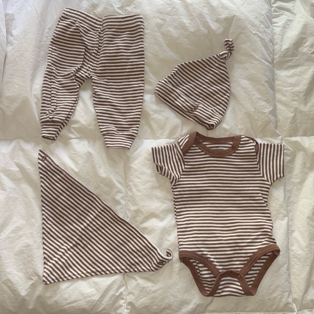Onesie set 3 months, never used